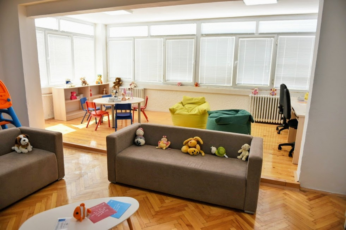 Внатрешноста во Одделот за мајки со бебиња