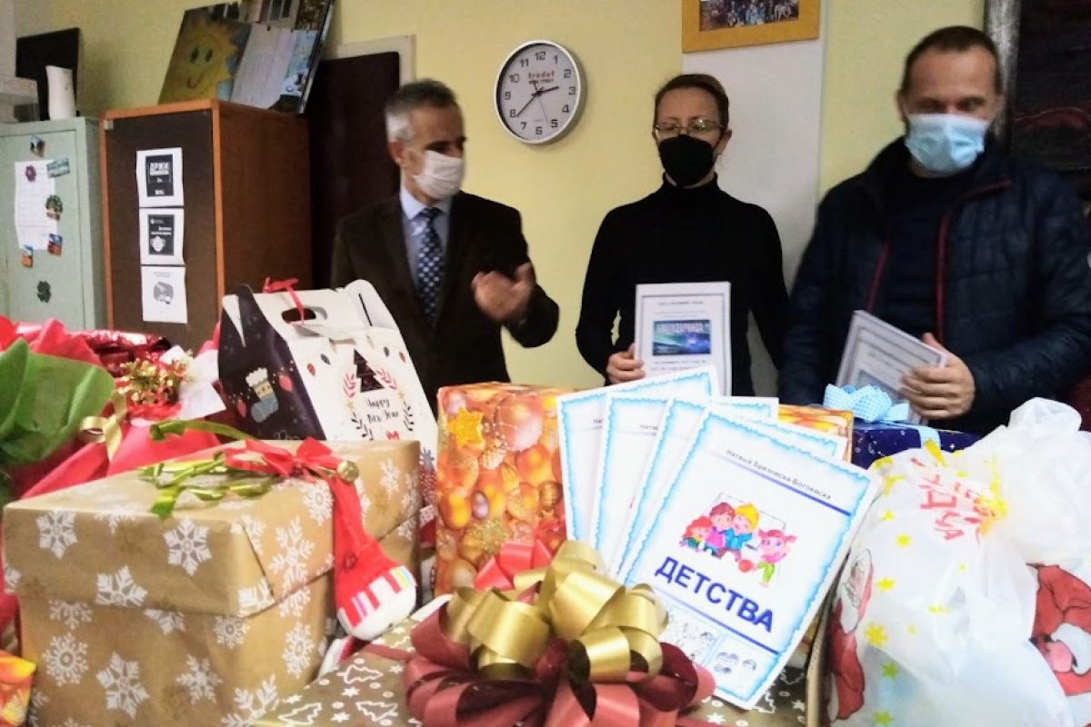 Донација на новогодишни пакетчиња од Град Скопје за Новата 2021 год